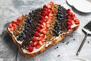 6 roll, 8 roll, or 12 roll cinnamon cakes offered at Cinnaholic in Westlake