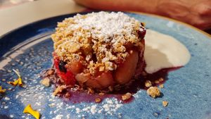 Fruits crumble at Beet Vegetariano in Torrevieja