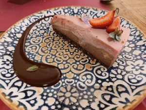 Beet cuenta con una carta variada de platos exoticos y variados. Además, en el menú quincenal la mayoría de los platos son veganos. Uno de los mejores restaurantes de la provín at Beet Vegetariano in Torrevieja