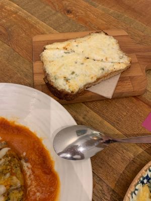 pan de parmesano y cebolla at Beet Vegetariano in Torrevieja