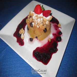 apple and blueberry crumble at Beet Vegetariano in Torrevieja
