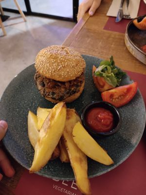 Hamburguesa Dinki-di at Beet Vegetariano in Torrevieja
