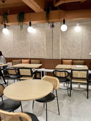 Wall seating   at Ooh Cha Cha - Banqiao in Taipei