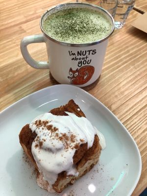 Cinnamon roll and matcha latte  at Ooh Cha Cha - Banqiao in Taipei