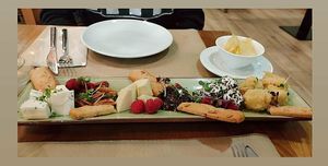 Tabla de quesos at Hakuna Matata Veggie in Madrid