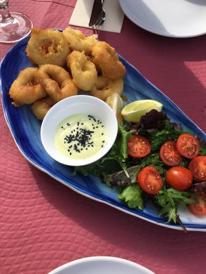 Calamares veganos con veganesa de wasabi  at Hakuna Matata Veggie in Madrid