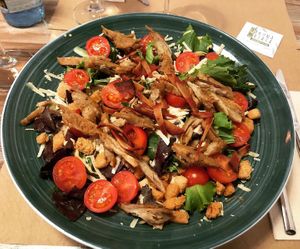 César salad  at Hakuna Matata Veggie in Madrid