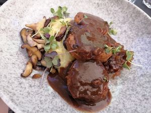 rabo que no es de toro con parmentier ahumada at Hakuna Matata Veggie in Madrid