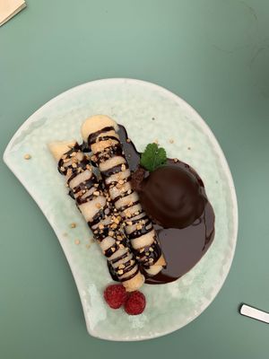 Postre de "kinder bueno" at Hakuna Matata Veggie in Madrid