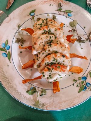 Vegan shrimps with russian salad at Hakuna Matata Veggie in Madrid