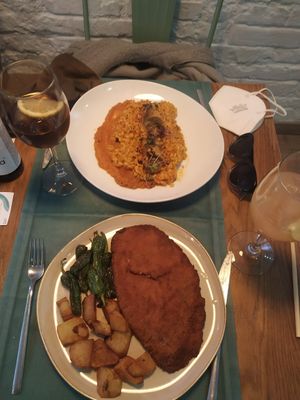 Cachopo asturiano y arroz catalán  #Veganuary at Hakuna Matata Veggie in Madrid