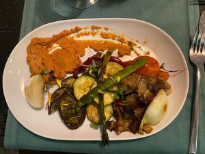 Torre vegetal con pesto de tomate seco   at Hakuna Matata Veggie in Madrid
