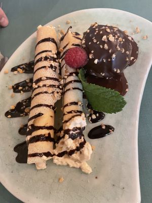 Chocolate kinder deconstructed   at Hakuna Matata Veggie in Madrid