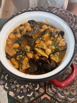 Chickpeas and mushrooms  at Hakuna Matata Veggie in Madrid