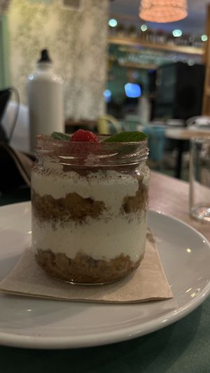 tiramisu. 3/10, 3 for cream   at Hakuna Matata Veggie in Madrid