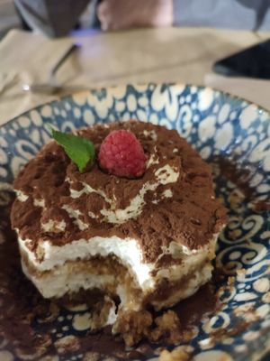 Tiramisú 6,5€ at Hakuna Matata Veggie in Madrid