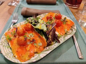 No-salmon toasts at Hakuna Matata Veggie in Madrid