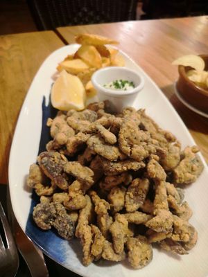 Chopitos de shitake. No están conseguidos. Están buenos, obvio, pero saben totalmente a seta no a chopitos at Hakuna Matata Veggie in Madrid