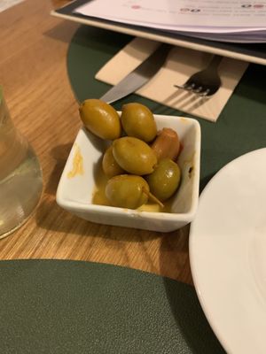 Olives  at Hakuna Matata Veggie in Madrid