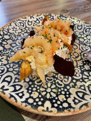 Ensaladilla rusa con langostinos veganos  at Hakuna Matata Veggie in Madrid