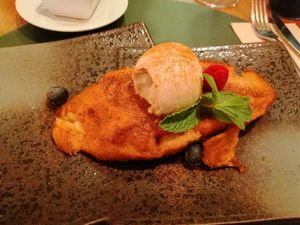 Torrija, it's filled with cream at Hakuna Matata Veggie in Madrid