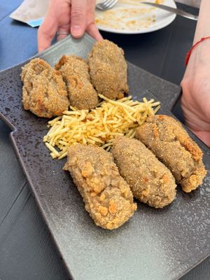 Boletus Croquettes 10,50€ at Hakuna Matata Veggie in Madrid