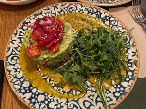 Quinoa and avocado tartar at Hakuna Matata Veggie in Madrid