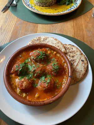 Vegan “meatballs” tajine with tomato sauce and pita bread at Hakuna Matata Veggie in Madrid