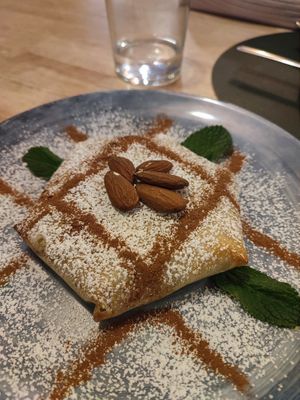 Pastela marroquí at Hakuna Matata Veggie in Madrid