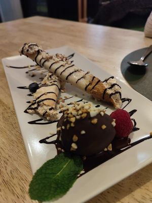 Deconstrucción de kinder bueno (buenísimo) at Hakuna Matata Veggie in Madrid