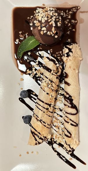 Kinder dessert  at Hakuna Matata Veggie in Madrid