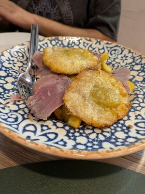 Vegan eggs & ham at Hakuna Matata Veggie in Madrid