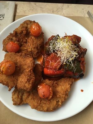 Escalopes vegetales con tumbet mallorquín  at Hakuna Matata Veggie in Madrid