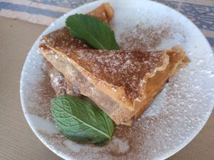 Starter / Moroccan pastella at Hakuna Matata Veggie in Madrid