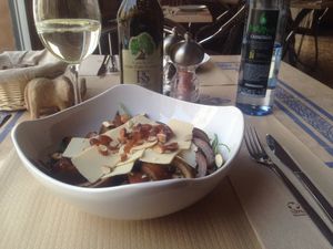 Vegan Buddha bowl at Hakuna Matata Veggie in Madrid