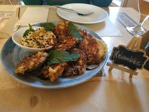 Berenjena y hummus at Hakuna Matata Veggie in Madrid