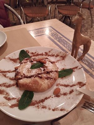 Bastella..buenisima at Hakuna Matata Veggie in Madrid