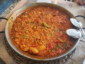 Paella para 2 personas at Hakuna Matata Veggie in Madrid