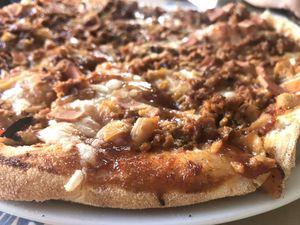 Pizza barbacoa  at Hakuna Matata Veggie in Madrid