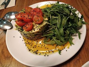 Avocado and quinoa tartare with cherry tomato, arugula (rúcula) and sweet reductions. at Hakuna Matata Veggie in Madrid
