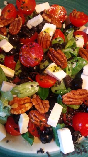 Ensalada griega at Hakuna Matata Veggie in Madrid