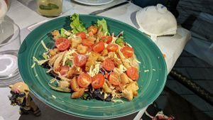 Ensalada César at Hakuna Matata Veggie in Madrid