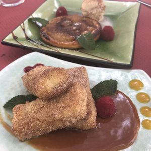 Amazing dessert, Leche frita de coco con tofe de Cacahuete and beside Hojaldre de manzana with ice cream at Hakuna Matata Veggie in Madrid