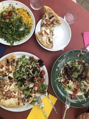 Pizza, Cesar salad, and tartar de aguacate at Hakuna Matata Veggie in Madrid