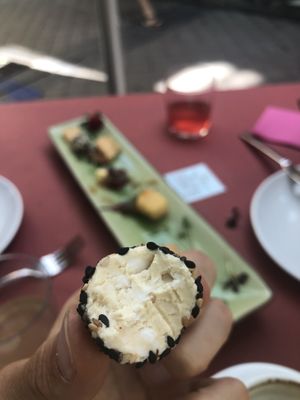 Cheese “en texturas" at Hakuna Matata Veggie in Madrid