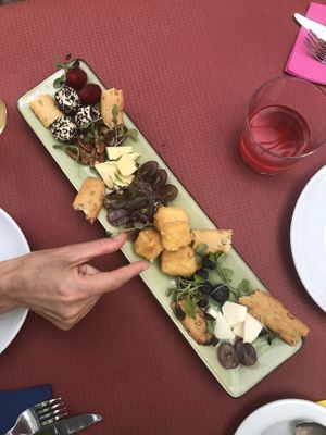 Quesos en texturas at Hakuna Matata Veggie in Madrid