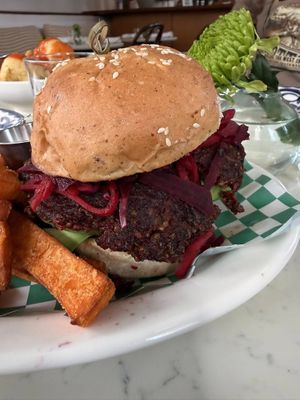 Good Burger at Basic Kitchen in Charleston