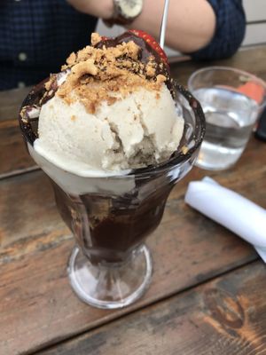 Sundae with vegan vanilla ice cream at Basic Kitchen in Charleston