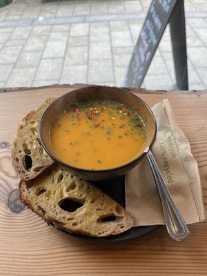„Sweet potato and chilli“ soup of the day with sourdough bread  at The Wildcat in Fort William