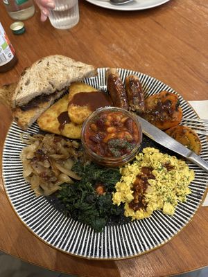 Just passing through Fort William and had a very tasty and hearty Full Scottish Breakfast.  Friendly staff and a nice cafe. #Veganuary at The Wildcat in Fort William